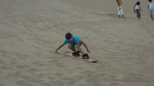 Huacachina_18_guillaume_sur_son_sandboar