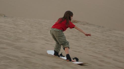 Huacachina_19_sarah_sur_son_sandboard