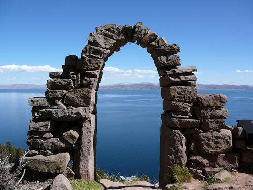 Taquile_7_la_porte_qui_ouvre_la_descente