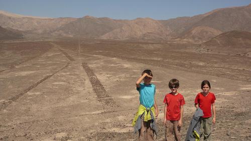 Nazca_15_devant_les_aiguilles_tracees